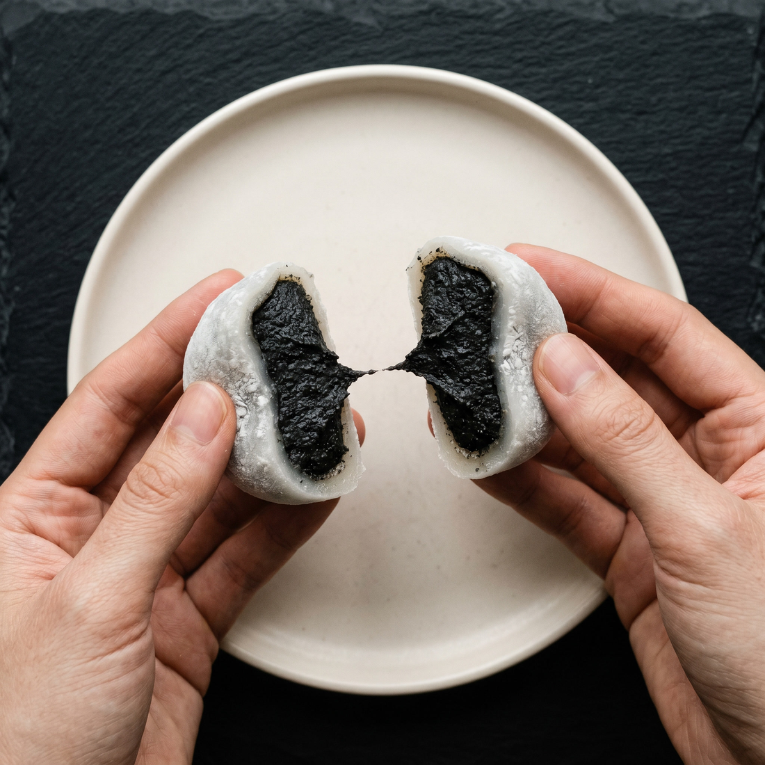 Mochi au sésame noir · Texture fondante